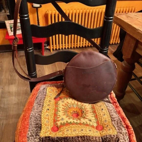 Portland Leather Circle Crossbody ~ in Large Version (9 inches) - Picture 4 of 9